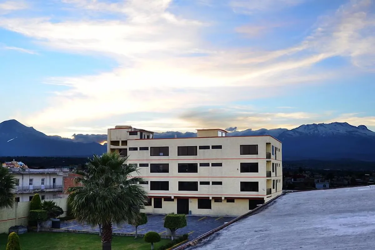 View from Hotel Posada Kenmar toward the mountains